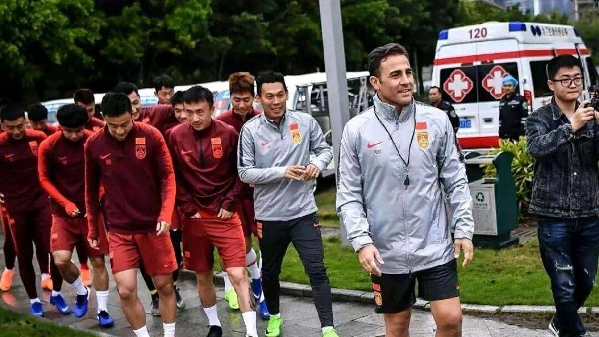 Kaiyun开云体育-清晨夏洛特黄蜂备战欧联，止住颓势细节曝光，球迷炸锅，赛季目标并未改变(丹麦女王剥夺4个孙辈王室头衔)